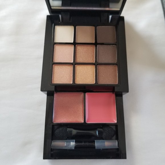 NIB NYX Nude on Nude Natural Look Kit S109N Diaphane 9 Eye shadow & 2 Li… - Picture 2 of 7